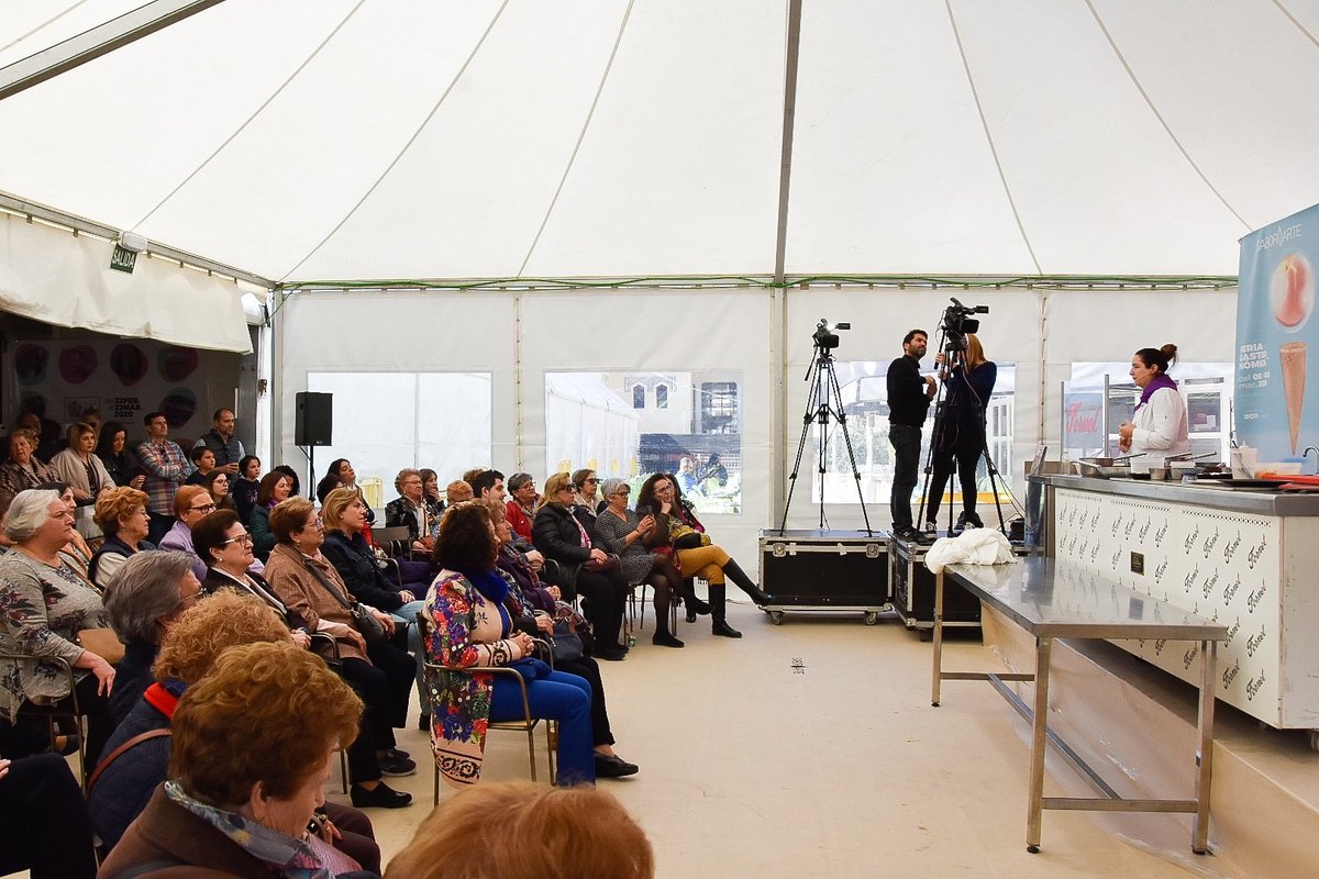 saborartecieza's tweet photo. ¡Qué bien lo pasamos ayer e la ponencia de @Magoga_ ! Una ocasión única para conocer a esta gran mujer, su trabajo y su apoyo a la gastronomía regional. ¡Muchas gracias por tu visita!
#saborarte #saborartecieza #Floracióncieza #Floracióncieza2020 https://t.co/Wa4qhpl2PF