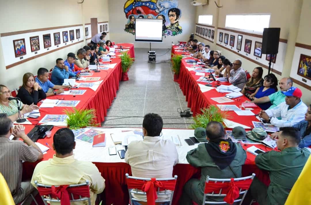 josemvasquez's tweet photo. Lunes de jornada de trabajo con el Estado Mayor de Gobierno. Alcaldes, gobierno regional y fuerza armada trabajamos en la seguridad y la atención integral a nuestro pueblo en el mes de marzo y todo el año 2020.

#EnCuerpoYAlmaPorGuarico

#9Mar https://t.co/vFlt09rUb6