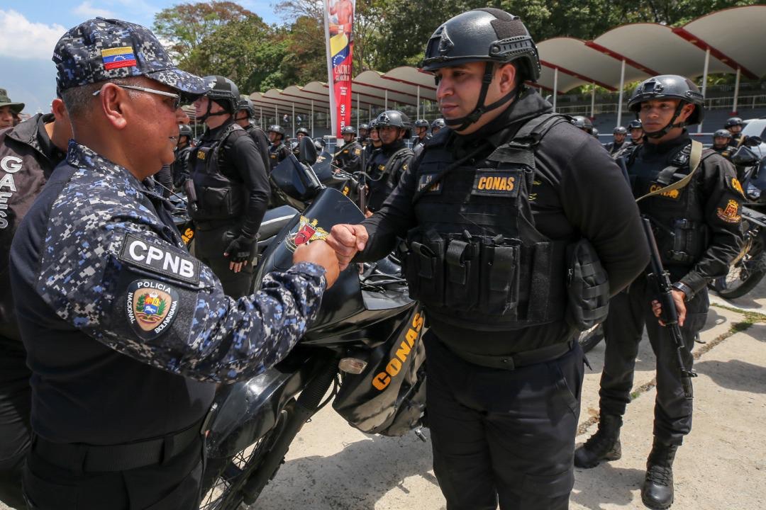 CorpoelecInfo's tweet photo. HOY 👉 El M/G @NestorLReverol realizó la supervisión de los Organismos de Seguridad del Estado, Brigadas y unidades de Orden Público, desde los Próceres #9Mar #VPSOPS #FelizLunes https://t.co/w2ksyy8V9k