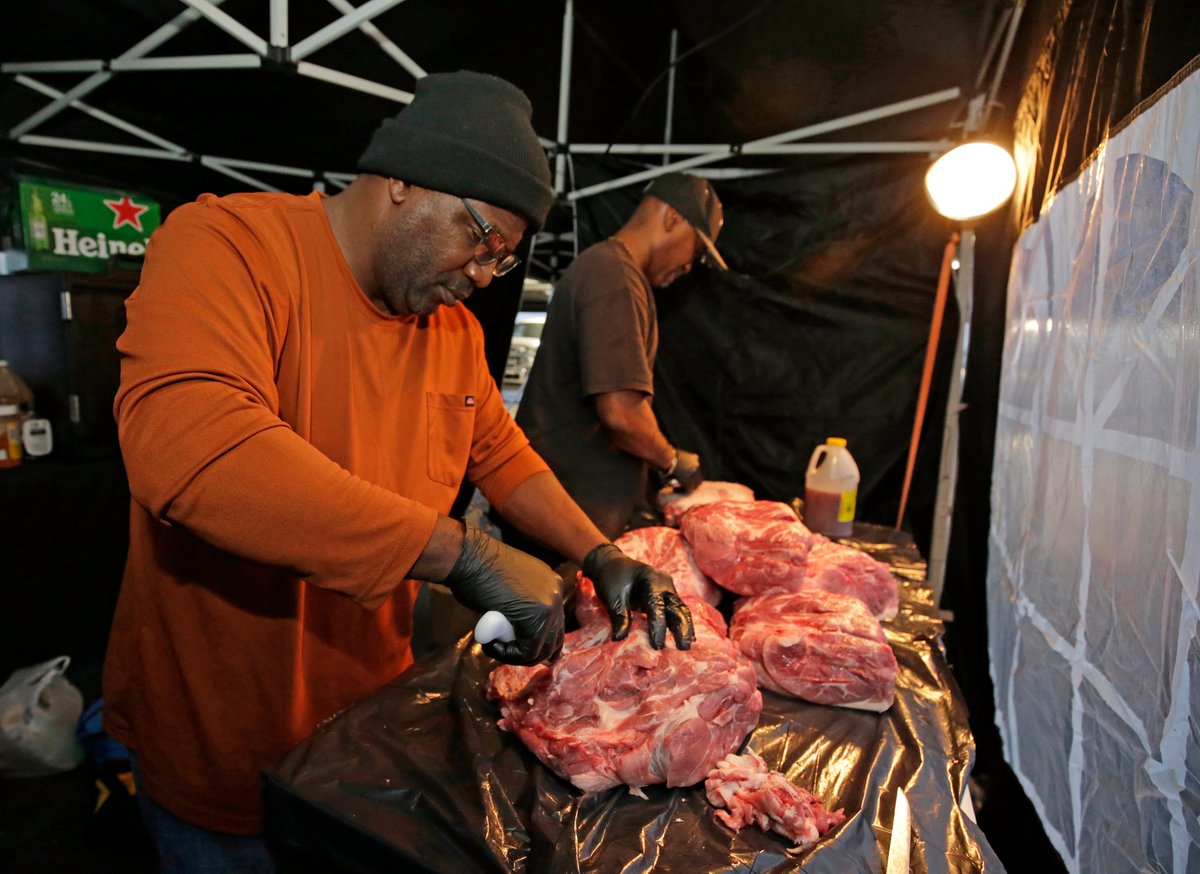 TooToughToTame's tweet photo. We've been cookin' up something fun for y'all and this Friday-Saturday you'll be able to be back to the track Too Tough To Tame 😍

🎉 #SpeedandFeed BBQ Festival presented by Raldex
📅 March 13-14
🥓 @KCBBQSOCIETY Competition
🎶 @JebbMacBand
🔗 https://t.co/27urmjFpTV https://t.co/OqgO4DG2TO