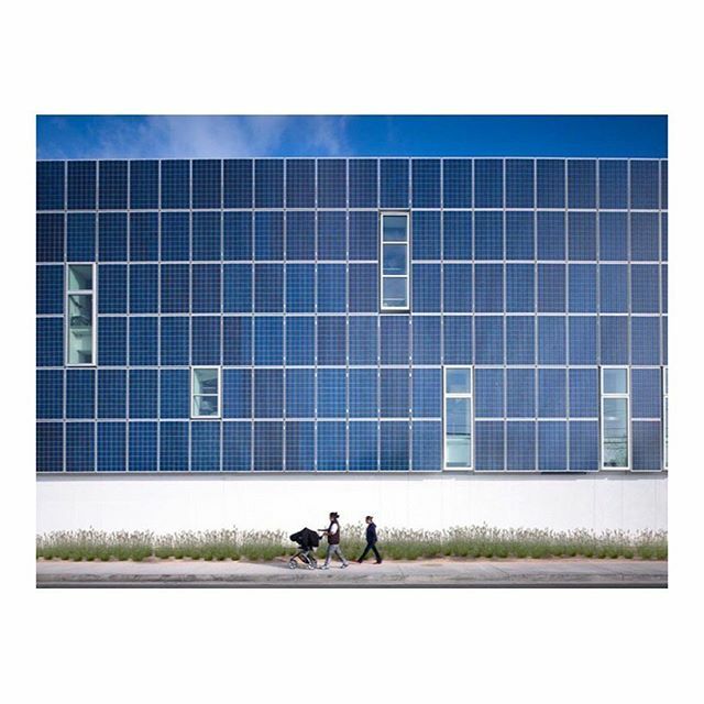 FindingInfinity's tweet image. Solar Uptake in Los Angeles 
Los Angeles now has the most installed PV total of any city in the US in terms of total kW. • LA also plans to expand Feed-in-Tariff programs, create standard plans for carport solar, require all newly built parking struc… ift.tt/2IAdXRS