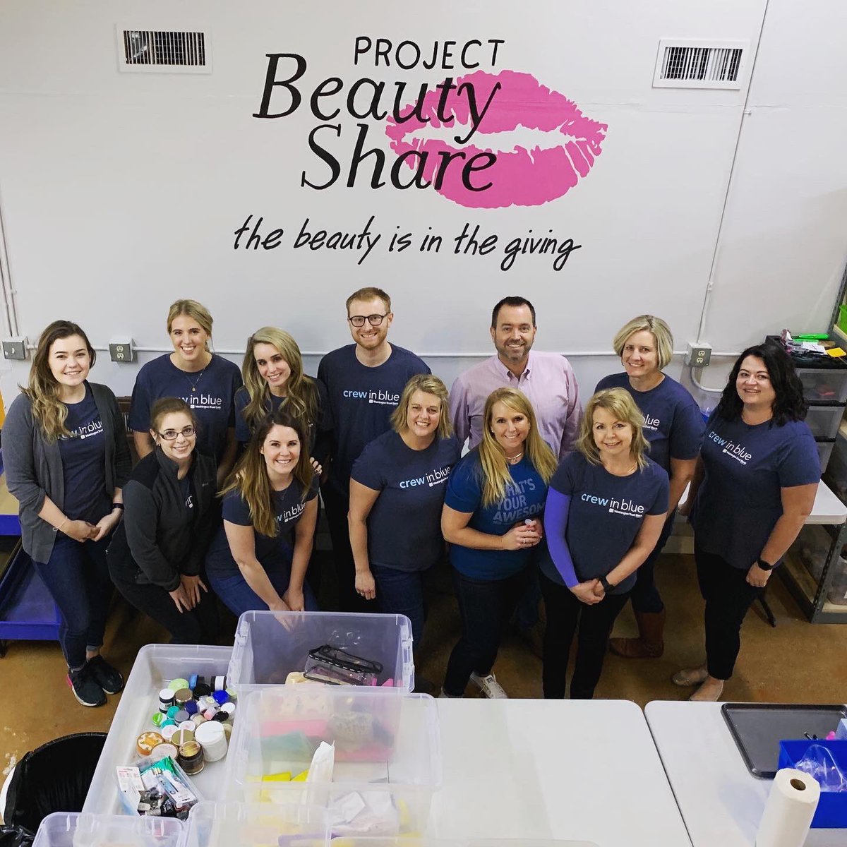 ProjBeautyShare's tweet photo. Thank you to our AWESOME group of volunteers from @watrust who came to help sort and sanitize donations!! You all were amazing!!
.
.
.
#thebeautyisinthegiving #washingtontrustbank #watrust #projectbeautyshare #volunteering #spokane https://t.co/Gnm6phKj6k