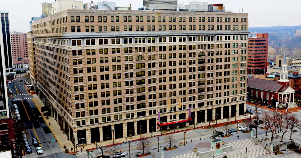 Greenworks is thrilled to announce that it has closed the first #CPACE deal in the state of #Delaware with @EnergizeDel and Seiberlich Trane Energy Services on the historic #DuPontBuilding in downtown #Wilmington! 
lnkd.in/dhvHssd