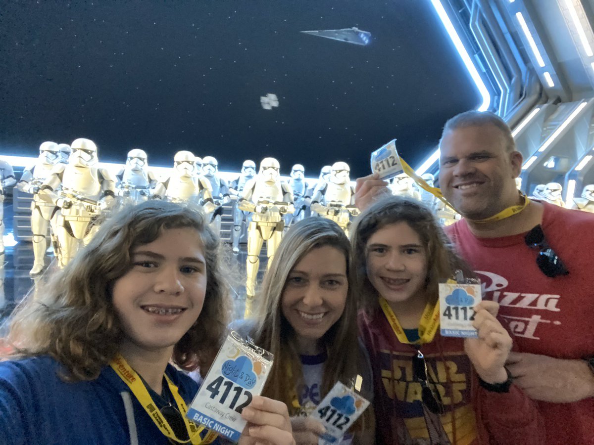 kaploc's tweet image. The Stormtroopers were mad we missed the awards ceremony!  #MANightDay @MouseAdventure