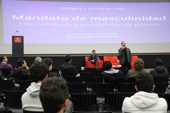 #MIRADAQUEDIALOGA Alumnos y profesores de la #IBERO reflexionan sobre la #masculinidad y la #violenciadegénero https://t.co/8MepqyEDD4
Como parte de los de los ‘Diálogos 9 M. Un día sin ellas’ https://t.co/r9UJvMgos8