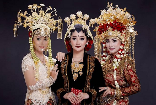 Lolypolypoly's tweet photo. Waspada Musim Nikah buat Angkatan 91, 92, 93, 94, 95 dst.. 😁✌🏼 https://t.co/NIIbvnPwHt