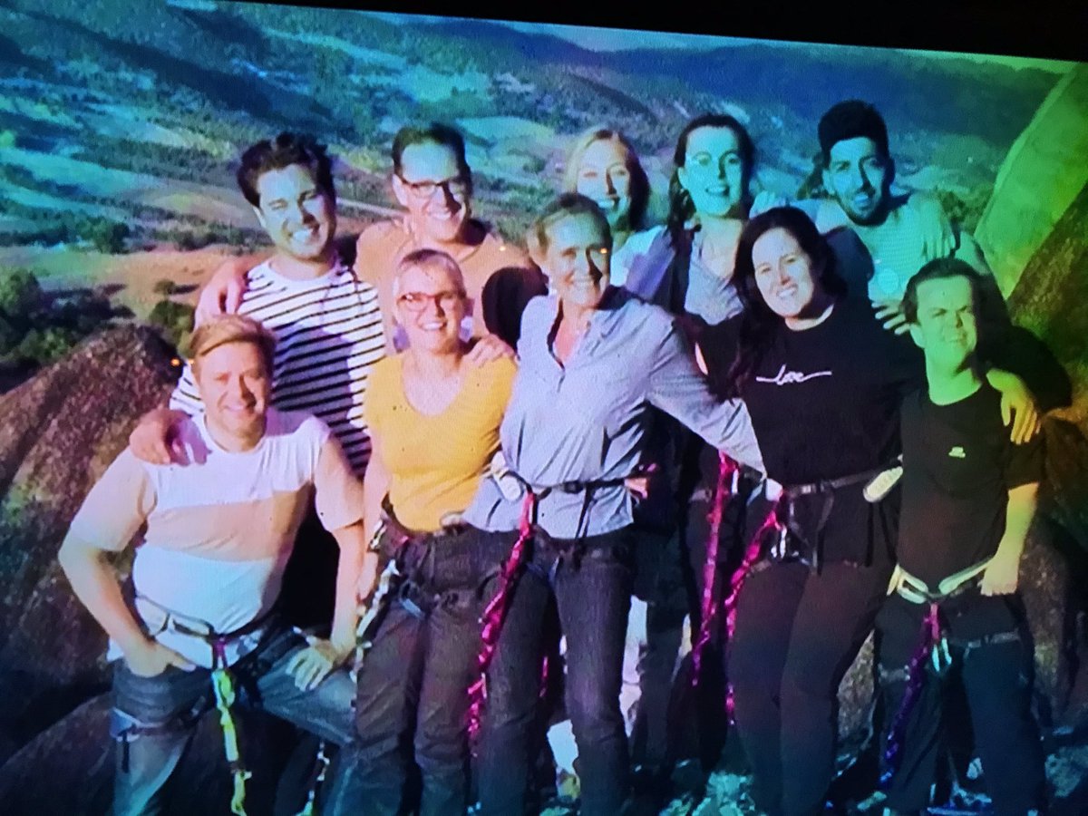StevenMeyhui's tweet photo. #demol #cafedemol 
Een groepsfoto... altijd interessant om het eens te herbekijken... #ingevingvanhetmoment 
Een verborgen tip voor de laatste aflevering ?  Els #belichting of Laure #centraal dan zeker ? #tip 🧐😎 https://t.co/UCbmP5qmDm