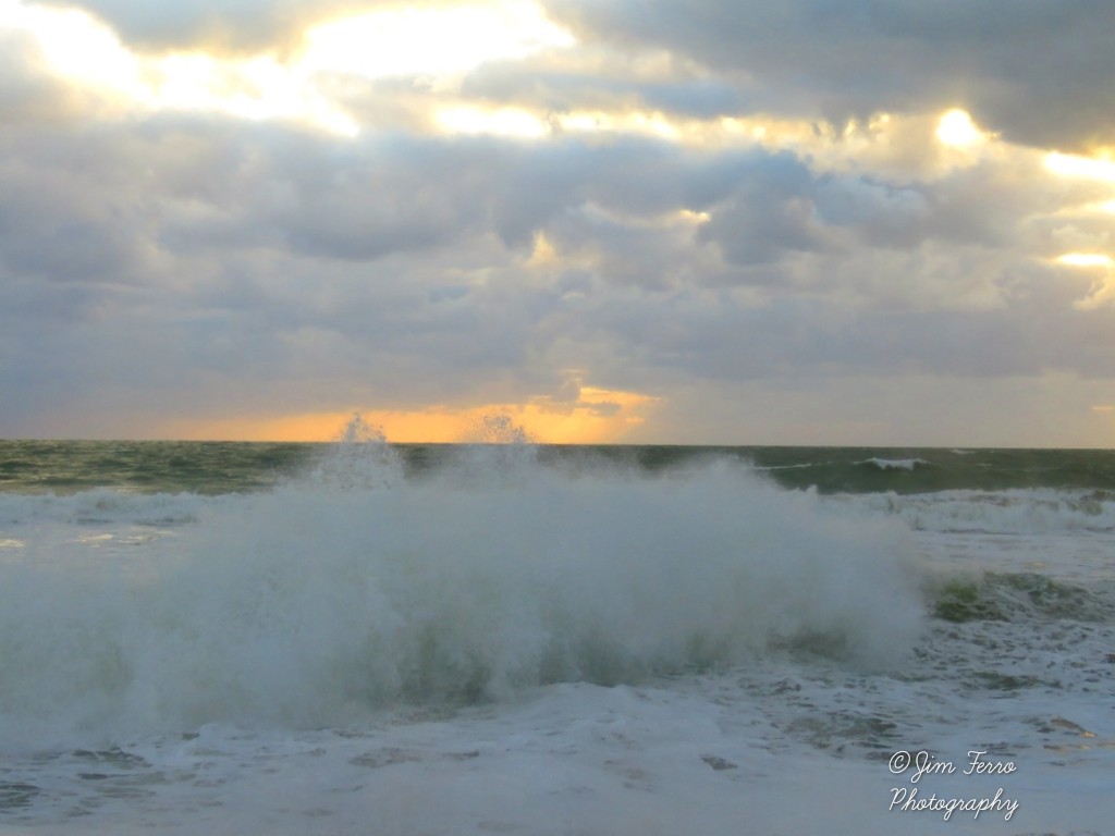 jim_ferrophotos's tweet photo. Starting out the New week with a Splash!

#lovefl #sharealittlesunshine #floridalife #visitfl #discovermartin #florida_greatshots #fletcherbeach  #canon #canonsx60hs #floridacreations #stormhour #thephotohour #treasurecoast #hutchinsonisland #saltlife https://t.co/AyjEPjP523