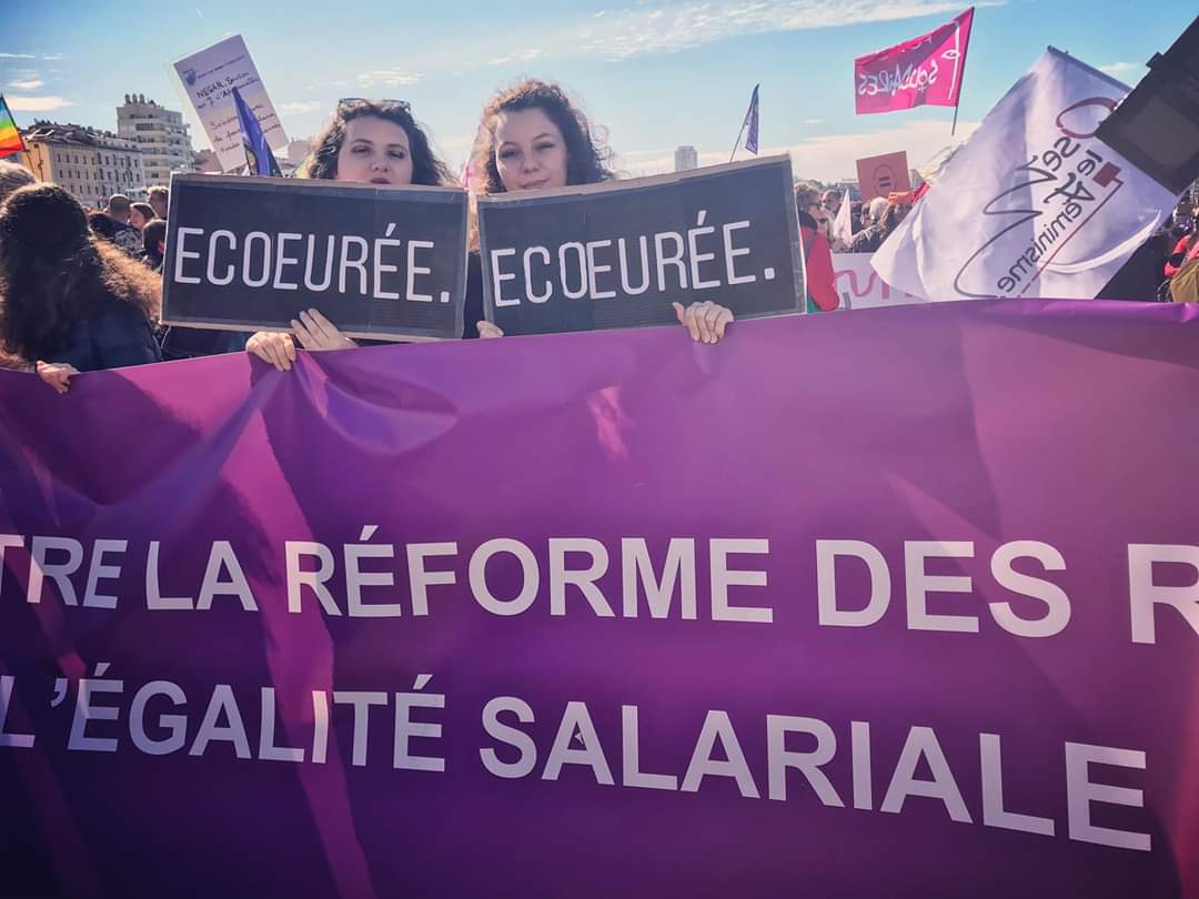 OLF13's tweet photo. C'était hier sur la Canebière! 💜💪
#8mars #marseille https://t.co/CbV5zUYiy6