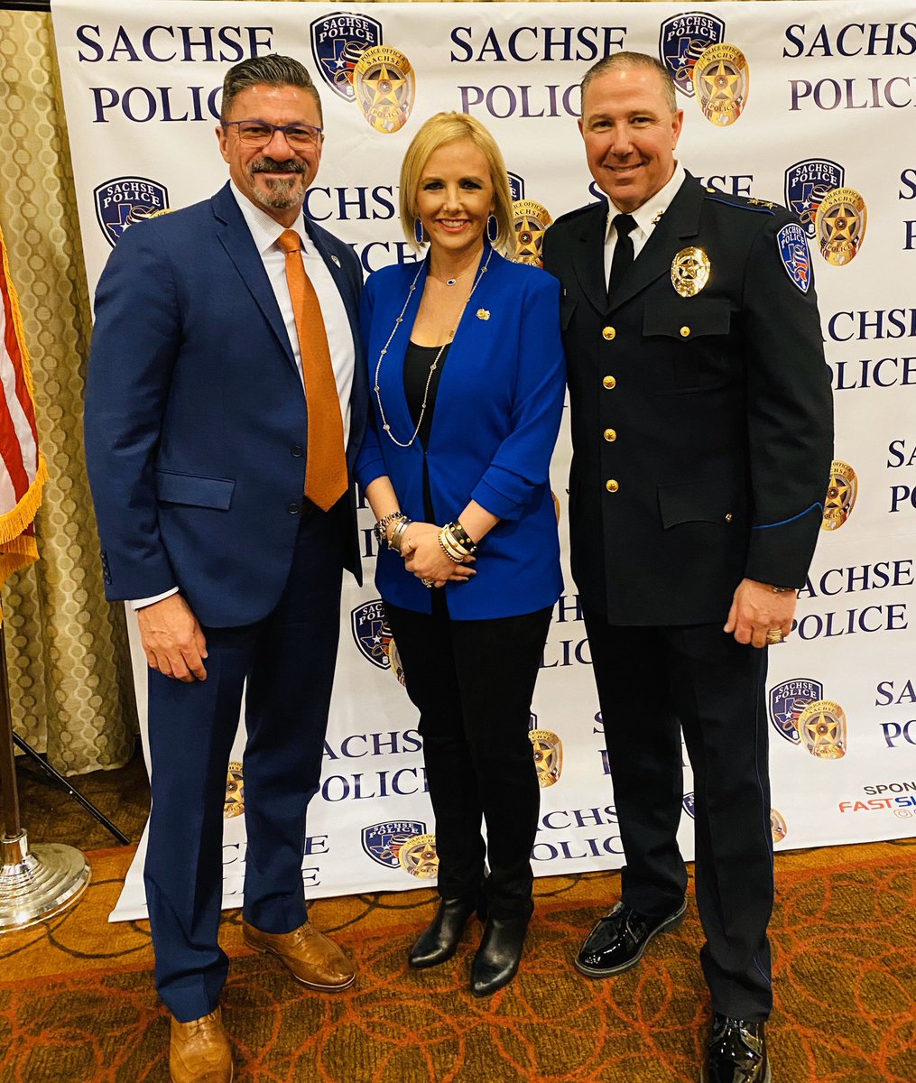 EvertelHQ's tweet photo. At #Evertel, we go out of our way to support our Chiefs & Execs! Thank you Richlands Hills PD and Sachse PD in #Texas for your services & support. Our CEO (left) is pictured with both Chiefs... https://t.co/INu6IGJ1No