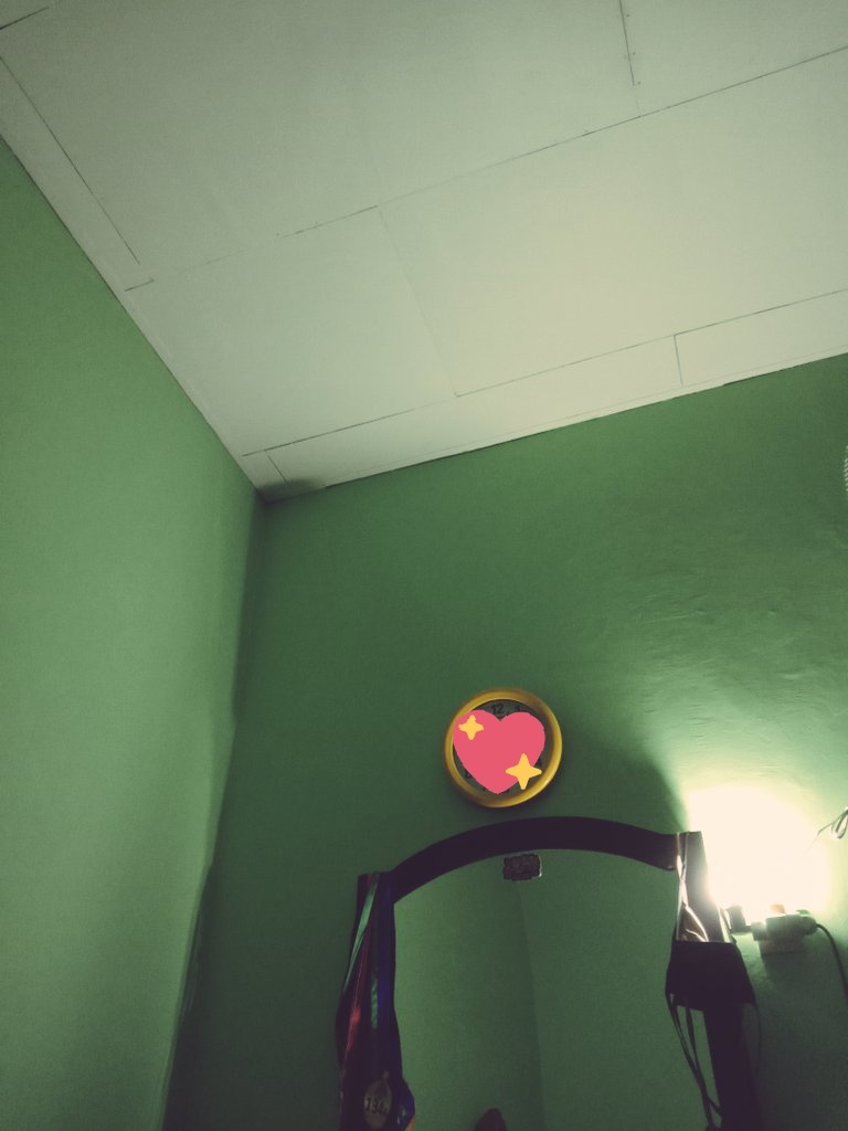 Biasanya kalau lampu dikamar sudah nda berfungsi, bapak cepat ganti dengan yang baru.. tp skrg manfaatkan lampu tidur saja :D

Saat saat bgini pasti ingat bapak..
Tenang di sana pah :')
#alfatihah