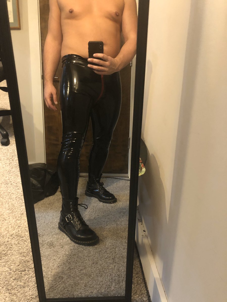 gape_master's tweet photo. New pants, who dis (but actually, who wants to get in? 😈) https://t.co/0pNBacu7gw