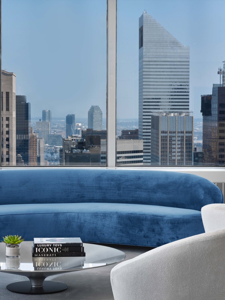 JBI_Design's tweet photo. When #designing an office with a view. ๐ธ by #EricLaignel .
#jbidesign #officedesign #interiordesign #views https://t.co/Y15bPIasr4
