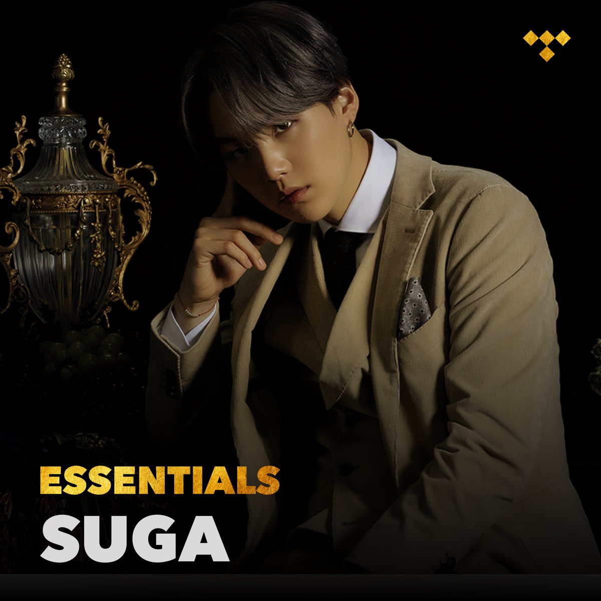 Jeff__Benjamin's tweet photo. Happy Birthday, Suga. Someone who always puts the music above all things, and pushes for the media to do so too.
Collected his most representative work for the first @BTS_twt member to have his own Essentials playlist on @TIDAL. Hope you like, #ARMY: https://t.co/okXkRufiqW https://t.co/DSmpMWfZRN