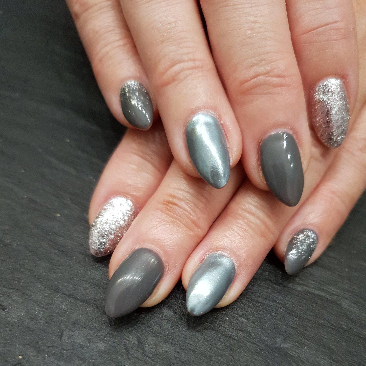 The_Last_Hurdle's tweet photo. Today has been a very long day, productive but soooooo long! Nice reward to end the day #KillerNails https://t.co/d0n0AErZyw