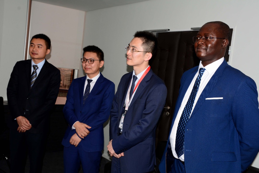 mamsanog's tweet photo. Audience
J'ai reçu cet après midi à mon cabinet M.LIU Enshuo, Président de Huawei de l'Afrique de l'Ouest.
Nous avons parlé de l'apport de Huawei dans le développement du secteur du numérique en Côte d'Ivoire et ICT compétition. https://t.co/4NFM4lIwJG