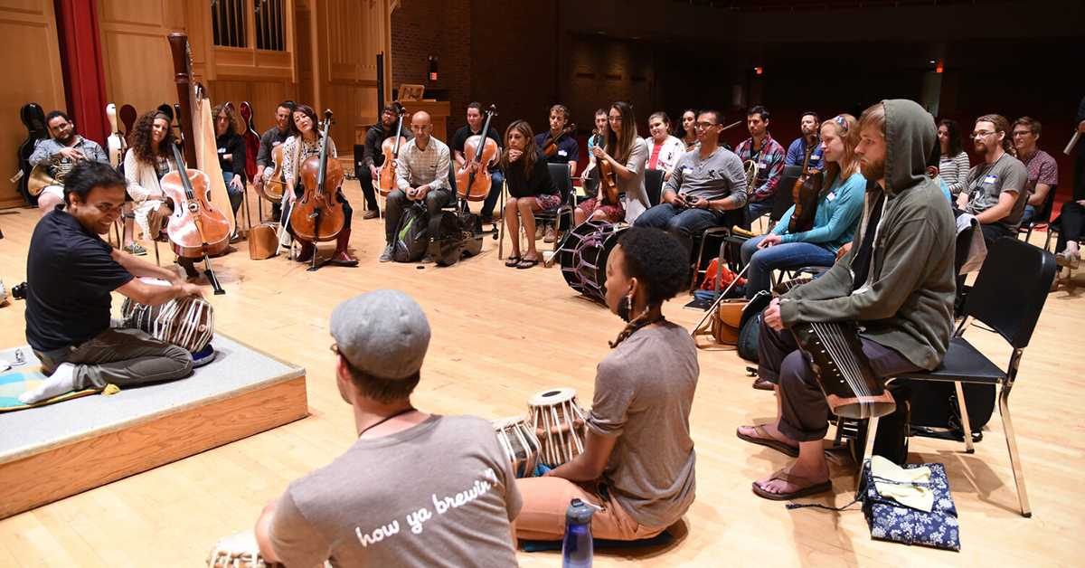 YoYo_Ma's tweet photo. It doesn’t matter what kind of music you make, @silkroadproject invites musicians of all backgrounds to apply to its exceptional Global Musician Workshop. Apply by March 15. 🌏 🎶 https://t.co/ox0kVcudVR https://t.co/qLCLVwRix1