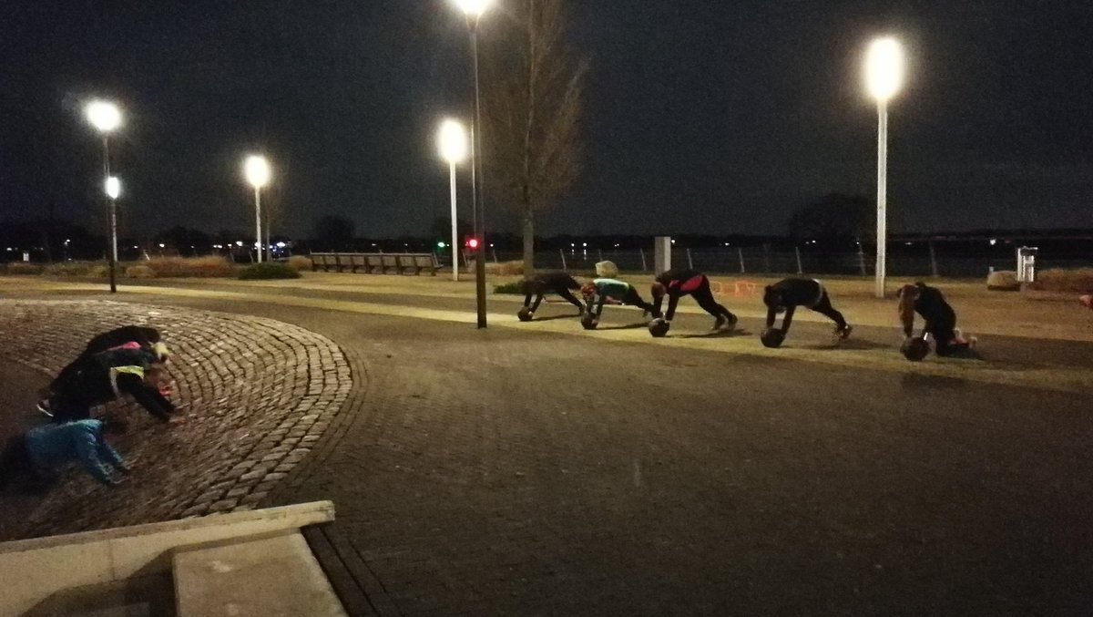Sporterinbalans's tweet photo. Mooi sportavondje, begonnen met #bootcamp op de ijsselkade en daarna door naar de bijeenkomst voor het Doesburgse #sportakkoord https://t.co/TpdiIJSnYh
