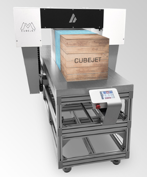 fassi_mexico's tweet photo. Azon MATRIX CubeJet imprime directamente sobre cualquier tipo de material como PET, ABS, policarbonato, TPU, madera, piedra, vidrio, lienzo, cerámica, aluminio y cuero. 

#impresora #impresion #UV #impresoraUV #impresionUV #azonRazor #industrias #pymes #negocio #diseño #azon https://t.co/Ds2APjMXkI