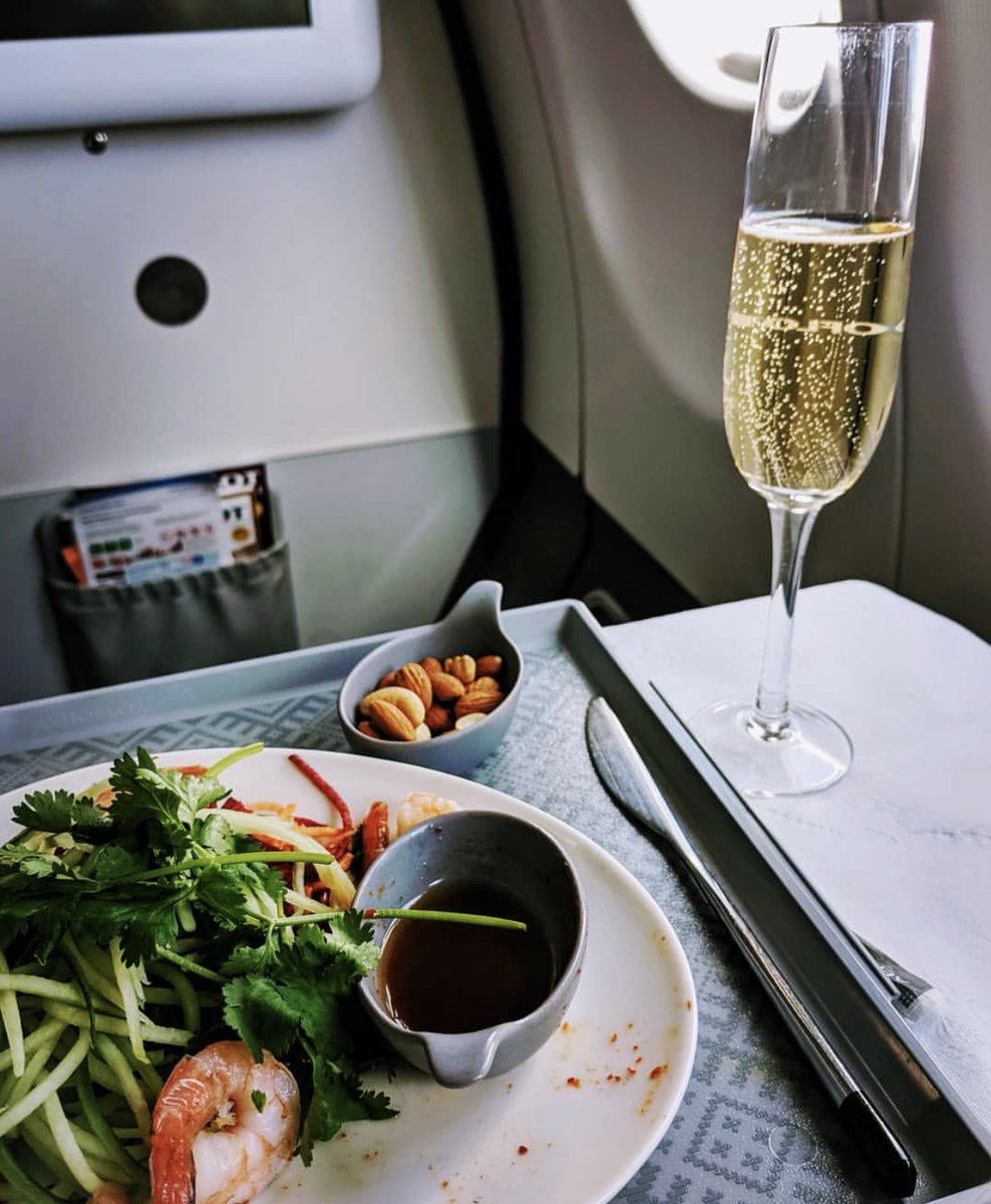 InflightWell's tweet image. Happy Monday! Cheers to a good week! 
#inflightwellness #inflightmode #travelluxury #inflightmeal 

Photo Credits: wwfay via Instagram