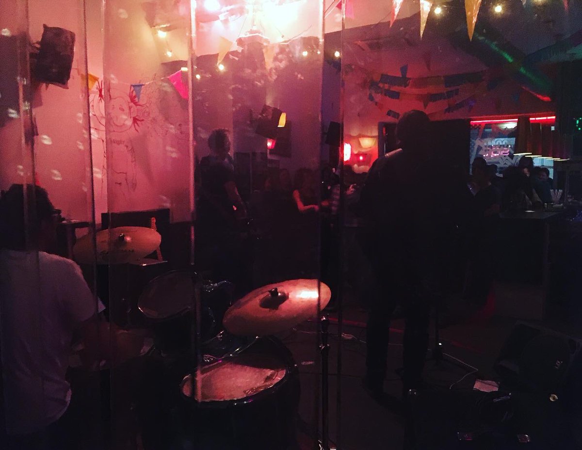 El viernes pasado bailamos bien fuerte con Portland y con <a href="/PuyeDJ/">PuyeDJ</a> 
Gracias una vez más a todos por venir. Y a los que creáis y disfrutáis de la música más! 
#concierto #livemusic #pop #rock #indie #directos #alacant #santvicentdelraspeig