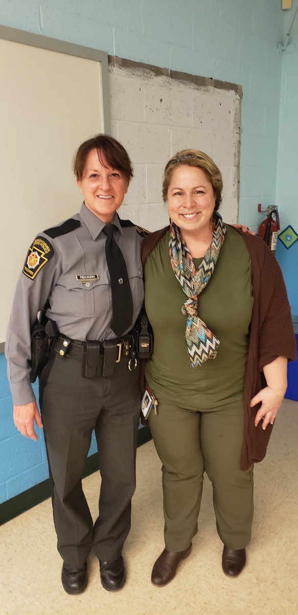 PSPTroopPPIO's tweet photo. ⁦@PSPTroopPPIO⁩ look who I ran into at #Wyalusing Area High School today...Angie Miller ❤️⭐️🌞 https://t.co/xPRDAGbEYg