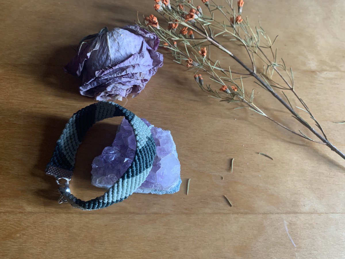 CFNCollection's tweet photo. 10 strand bracelet- mint green and sea moss. Made w/Waxed Polyester Cord🌀Purchase on my Etsy or Request a custom order. 10 symbolizes Malchut Sephir- which is Manifestation/Kingship/Speech. Malchut is associated with Asiyah- earth. #friendshipbracelets #etsy #etsyshop #macrame https://t.co/rOPHMyYhH9