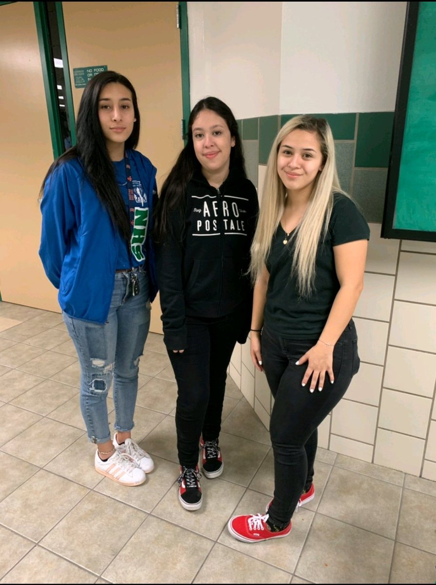 Montwood NHS supporting its school's talent show🐏🤹‍♂️
