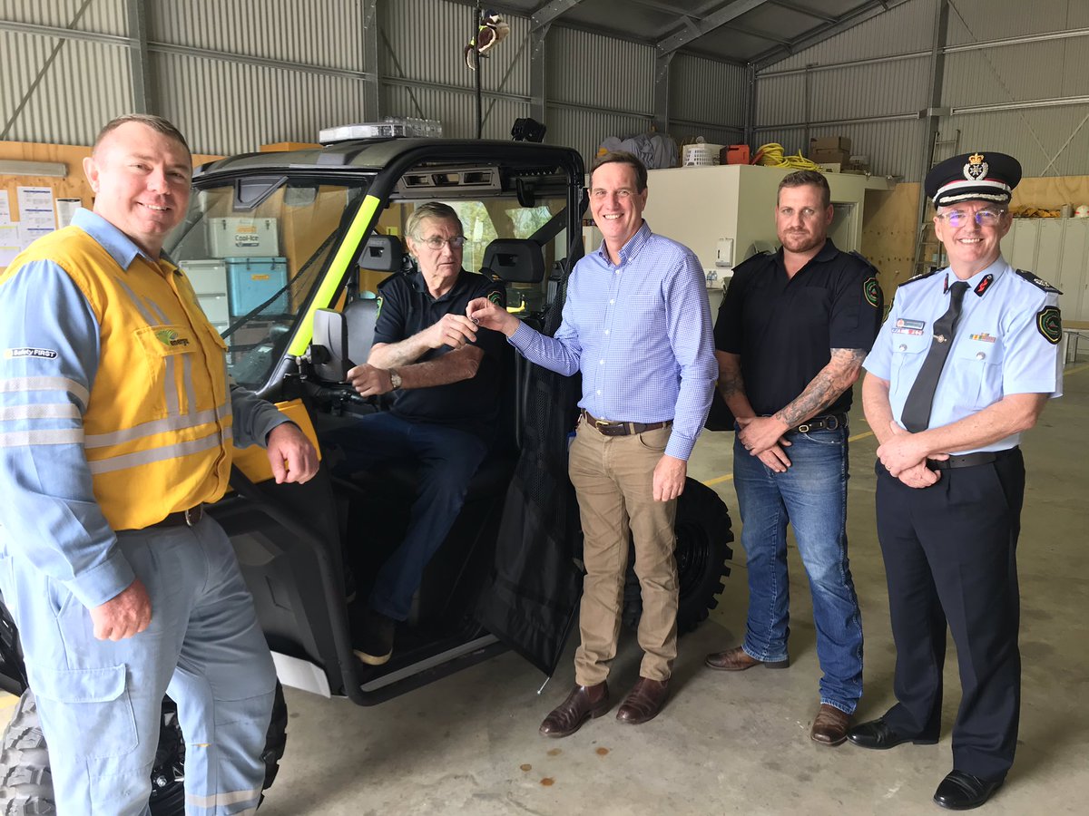 DrAnthonyLynham's tweet photo. Honoured to meet some of the local rural firies at Canungra @RuralFireQld to handover $40k of equipment courtesy of @Energex . This to help reach remote areas. These guys were the heroes on the front line during last yearβs bushfires in the Scenic Rim #supportourfiries #qldrfs https://t.co/mUbJw7fCdD