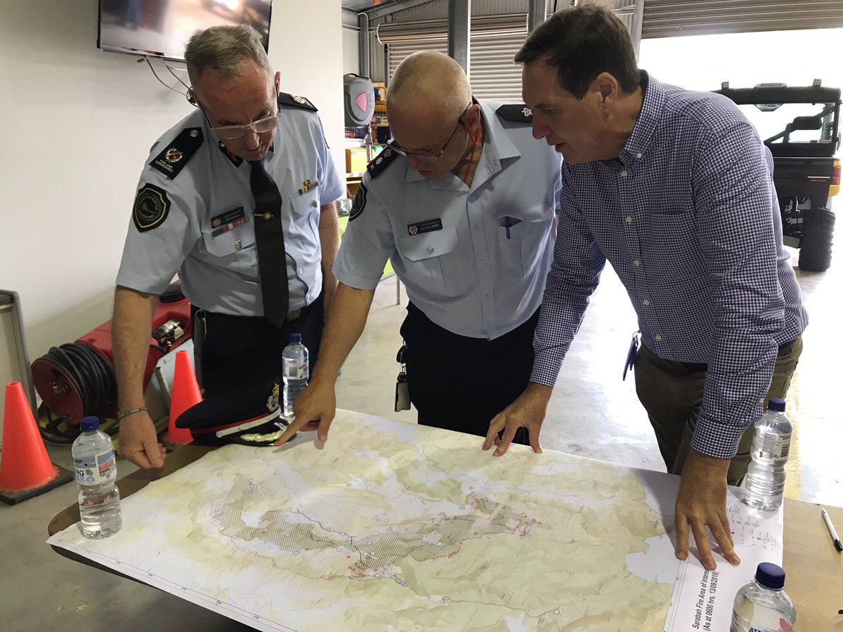DrAnthonyLynham's tweet photo. Honoured to meet some of the local rural firies at Canungra @RuralFireQld to handover $40k of equipment courtesy of @Energex . This to help reach remote areas. These guys were the heroes on the front line during last yearβs bushfires in the Scenic Rim #supportourfiries #qldrfs https://t.co/mUbJw7fCdD