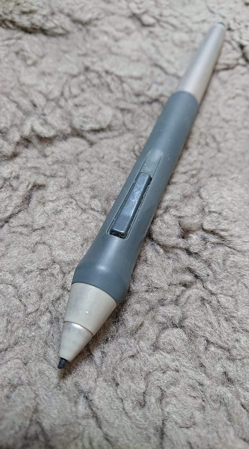 株式会社ワコム 在 Twitter 上 Wacom Pro Pen2を細くした Wacom Pro Pen Slim 直径の差は僅か2 4mmですが その握り心地と軽さに虜になる方が多いです ペン先もシュッとしているので可視性がよく 液タブを使う方にも人気です 細いペンが好きな方は一度お試し