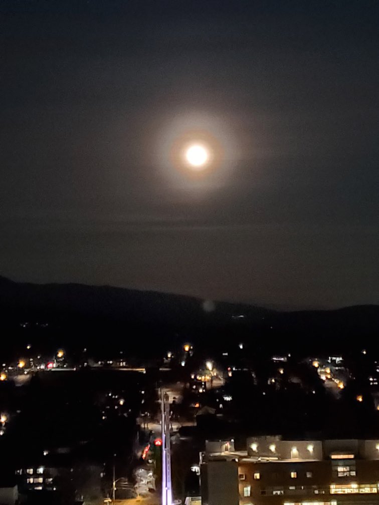 Spectacular moon tonight #norrhvancouver