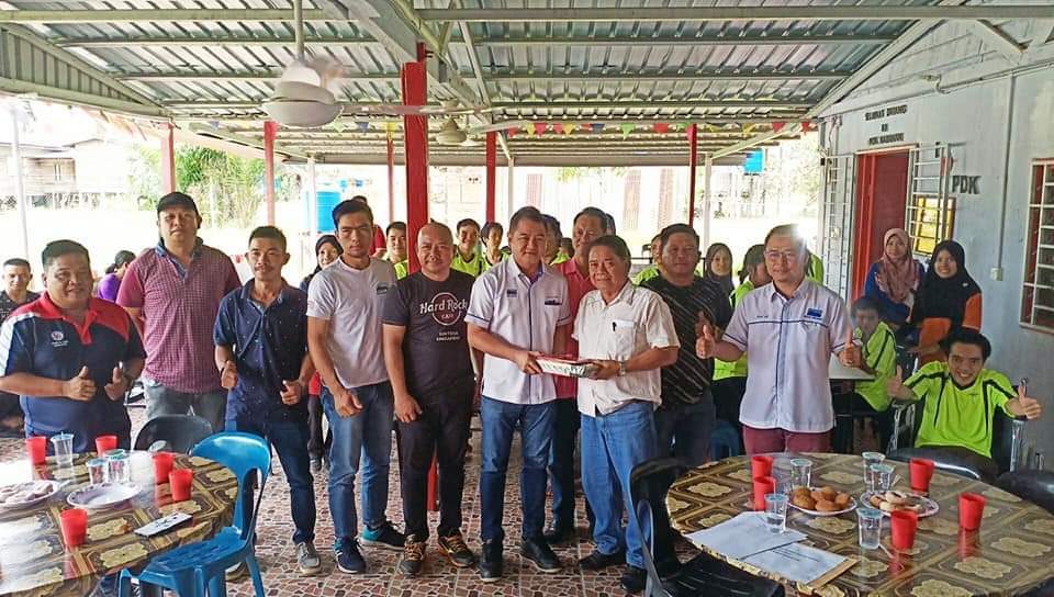FelixJSaang's tweet photo. Bersama dengan KP UPKO Pensiangan Tn @GaitSamsuddin &amp; AJK Pemuda beliau melawat Pertubuhan Pemulihan Dalam Komuniti Kg Murni, Nabawan untuk menyampaikan sedikit sumbangan ikhlas kpd pelajar Orang Kurang Upaya (OKU). All Praise To Him Who Reigns Above @madiustangau https://t.co/t038UpiYm0