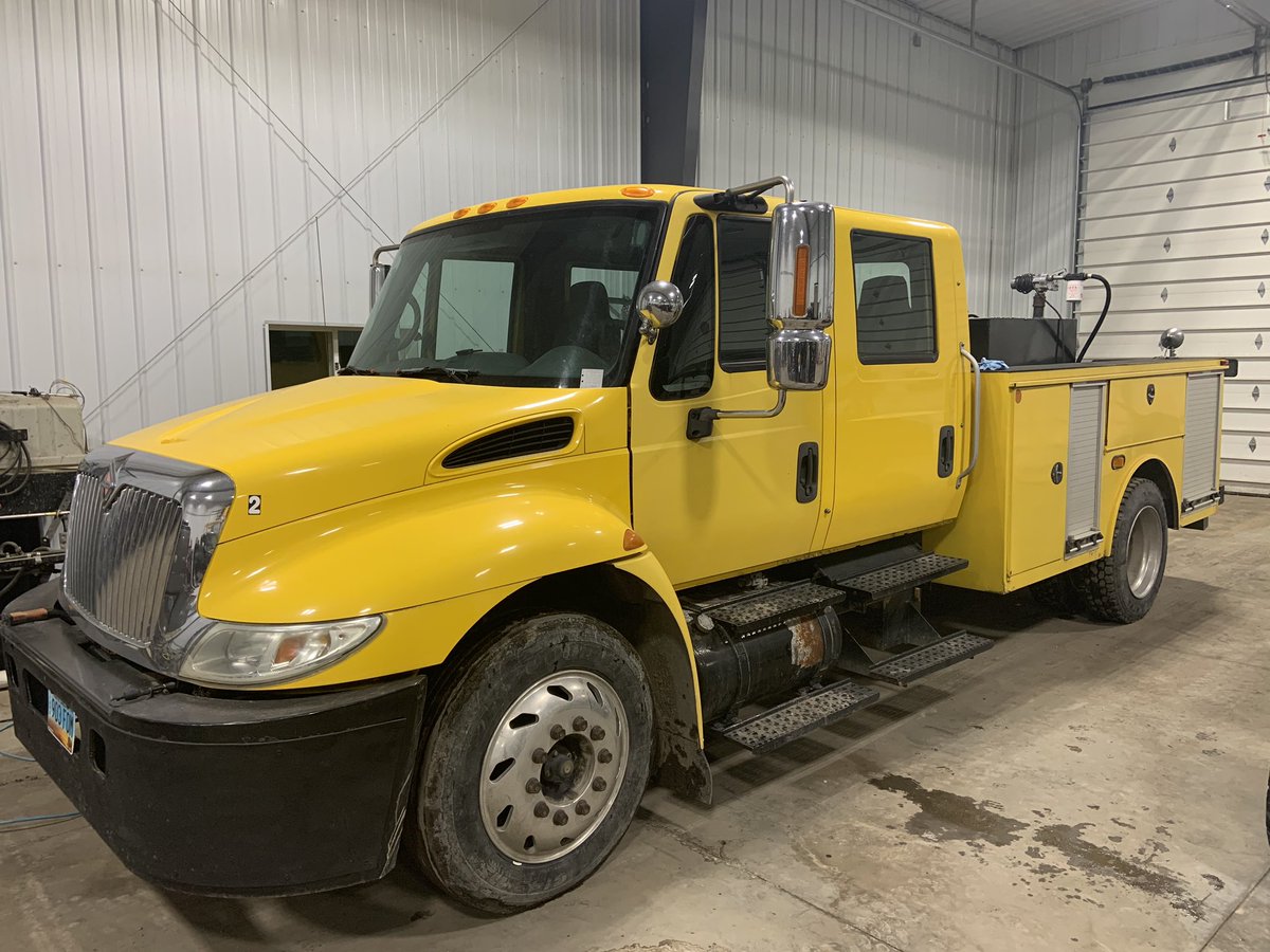 abell_b1's tweet photo. For sale: 2006 International 4300 service truck. DT466 engine, Allison automatic transmission, 375k miles, wet kit w/ 2 sets of hydraulic hookups, 11ft service body, setup to pull equipment, strobe lights, 400gal Fuel tank, wireless camera, new drive tires. $30k RT’s appreciated https://t.co/0BKLBqrS0G