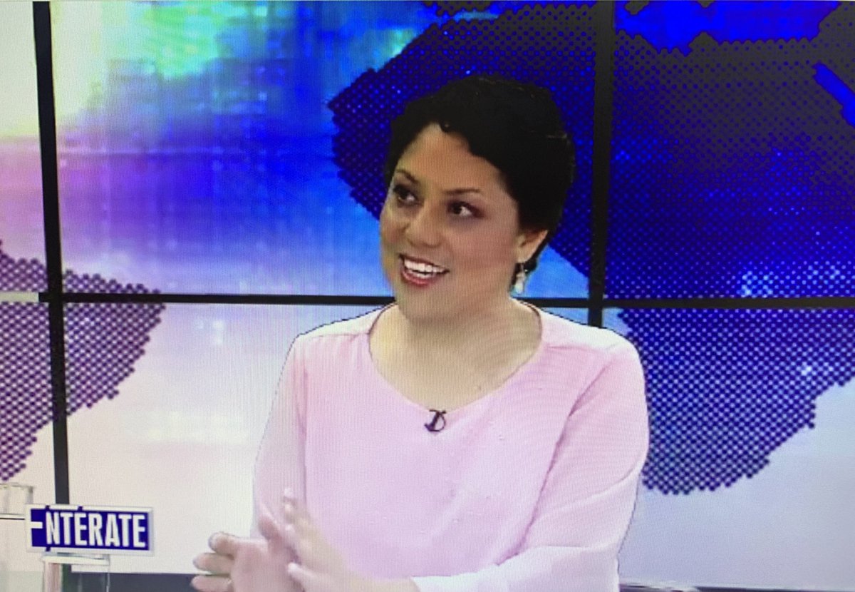 EnterateCaracol's tweet photo. ¡Al aire! La psicóloga @azuluaicab nos cuenta su historia de vida, nos habla de su libro y de cómo mejora la calidad de vida de mujeres sobrevivientes de cáncer de seno en Medellín, Colombia. https://t.co/bZYeXZqii8