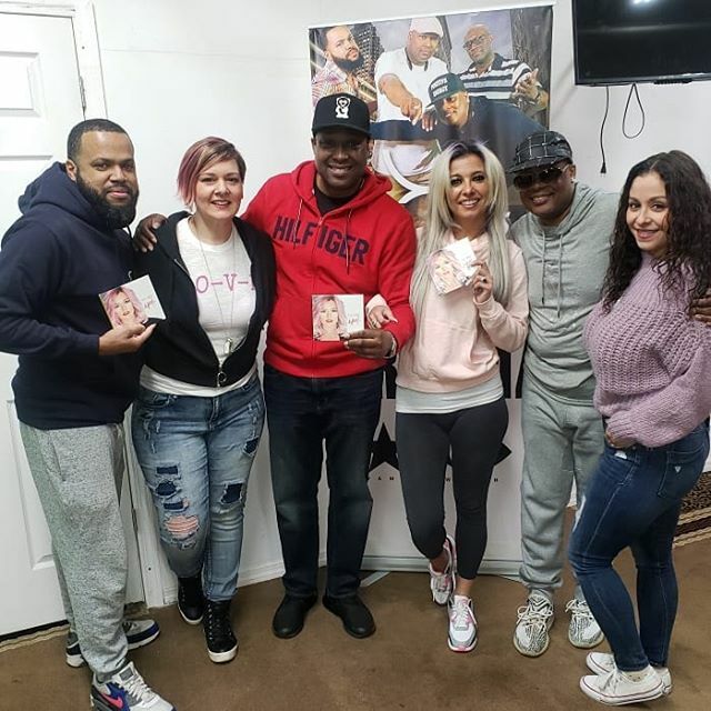 950lounge1's tweet image. The #bestteaminradio #950lounge with our day one @officialkfhox and special cohost @_alanaluv_ . #weekdayradio #talkshow