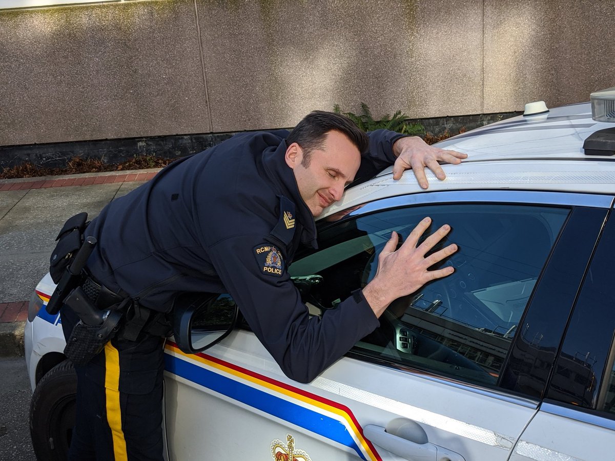 nvanrcmp's tweet image. Hey #NorthVan! We continue to receive reports of overnight thefts from vehicles. Cars are like people - they need a little TLC to feel safe. Before you tuck your car in for the night, make sure to hide any valuables and lock the doors (kiss goodnight optional). #lockoutautocrime