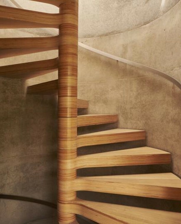 #BehindTheScenes of our latest editorial, photographed at Eldridge London Architects' award winning house in Coombe Park, Kingston. Captured here is a focal point of the house, the cylindrical stair case which is set within the concrete core of the house… ift.tt/3cGKMKS