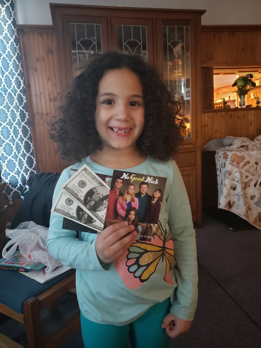 EGMike84's tweet photo. @DavidHSteinberg Mariah loved the gifts! She said that is her favorite #Netflix show. You have made her month! Thanks again! #renewnogoodnick #bringbacknogoodnick https://t.co/3Kduwt8o3S