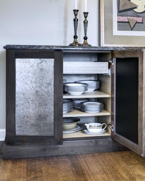 The perfect place to store all that fancy china for those special occasions. 💁‍♂️ #fancychina #kitchenstorage #diningroomstorage #classicdiningroom #homeorganization #buffet #homedecor #prospectheightsIL #homeremodel #chicagoarchitect #michaelmennltd ift.tt/3aEZAYt