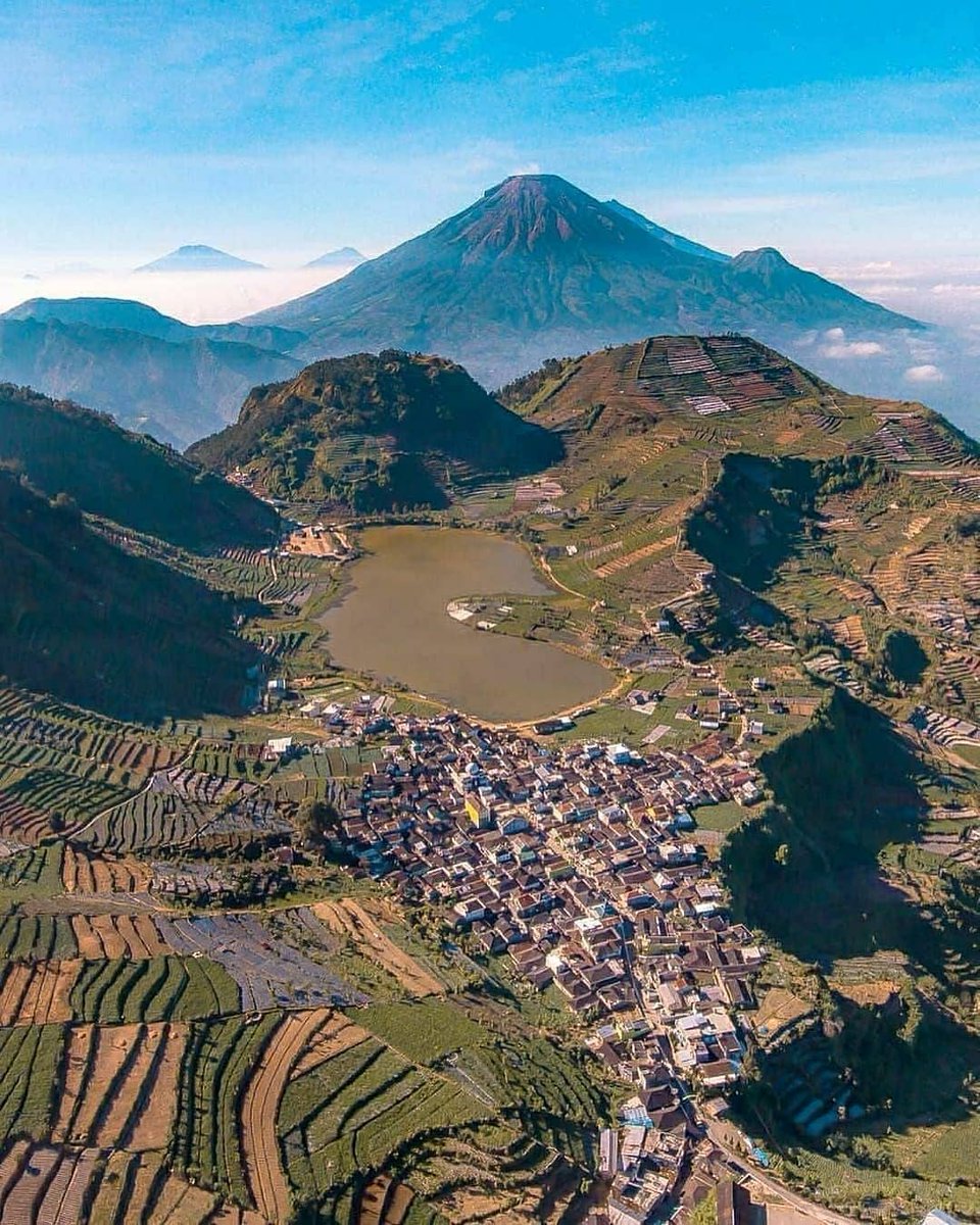 eksposdesa's tweet photo. Desa Tertinggi di Pulau Jawa.

#DesaWisataSembungan merupakan ujung aspal, atau desa paling ujung di dataran tinggi Dieng. Ketinggianya 2.306 mdpl dan merupakan desa tertinggi di pulau Jawa.
📷 by ig: abelmarufi dan dhian_hardjodisastro
#eksposdesa #pesonadieng #pesonaindonesia https://t.co/nW8mh7C7vz