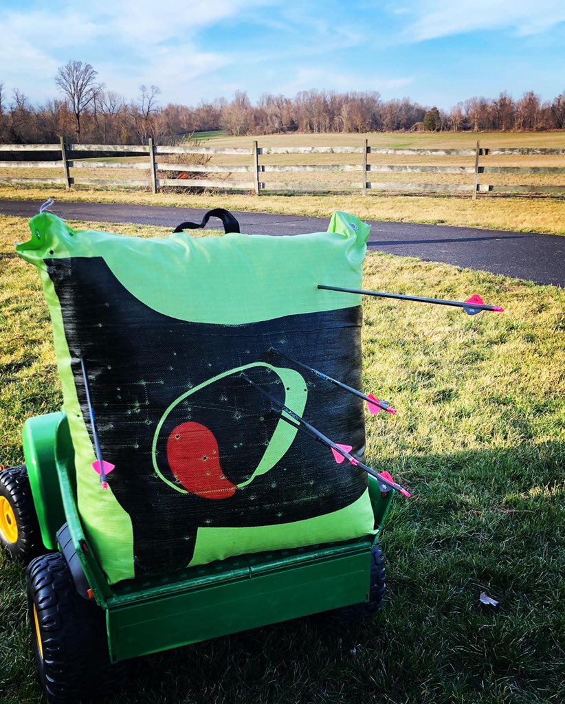 bethcrook's tweet photo. Itโs been quite a long time since Iโve shot! But on the first round, Iโve still got it ๐๐ผ๐น๐ฉ๐ปโ๐ฆฝ#springtemps #longdays #archery #getoutdoors #vitaminD https://t.co/li0XbTZ7Br