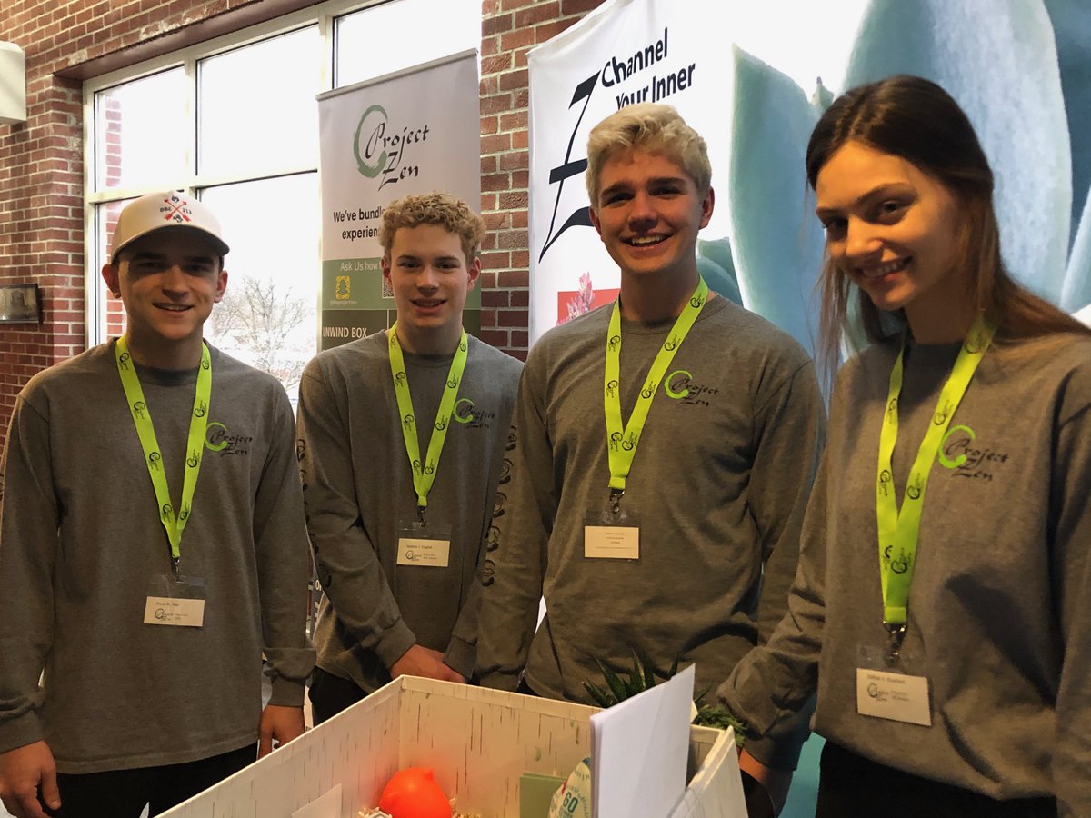 rochcommschools's tweet photo. These students have titles like CFO, VP of sales, and marketing manager, thanks to a Virtual Enterprise class offered at Adams, Rochester High and Stoney Creek. These business teams operate virtual companies to learn real-life skills, including budgeting, accounting and more. https://t.co/OOgtAdtHan