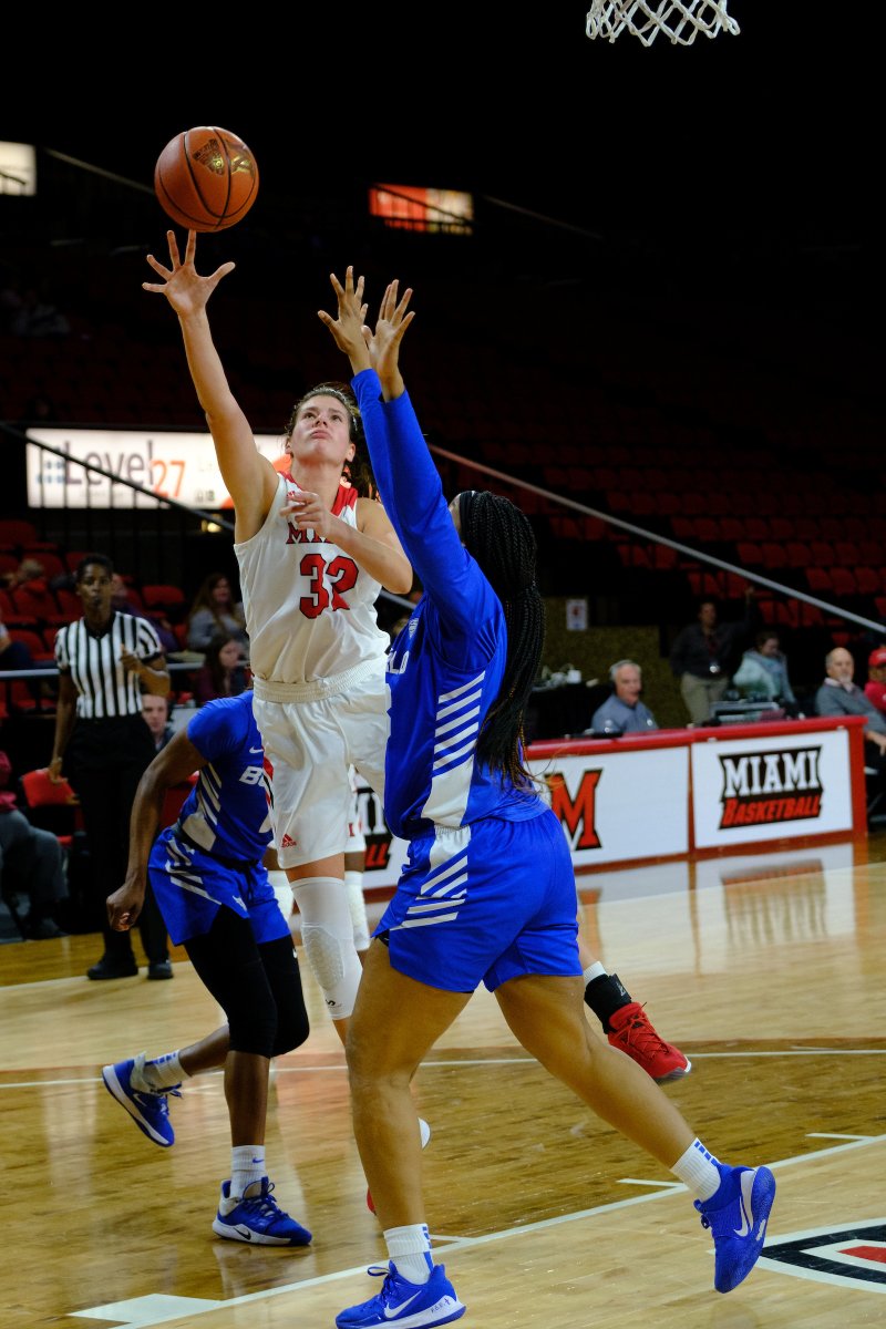 MiamiOH_WBB's tweet image. Here's the recap from tonight's game at Buffalo. Savannah Kluesner broke the single-season program record with her 14th double-double.

📝bit.ly/2wI8O7I

#RiseUpRedHawks