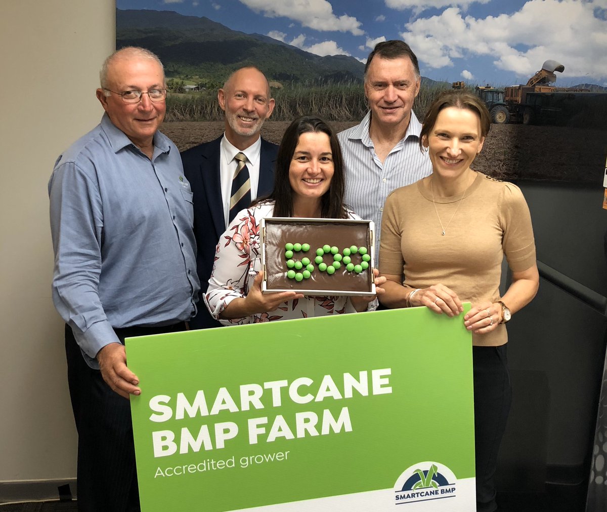 CANEGROWERS's tweet image. Cake today in the office to celebrate the news 500 Qld #sugarcane growers are now Smartcane BMP accredited - farming at or above industry best practice for productivity, profitability and sustainability @QldEnvironment @gbrmarinepark