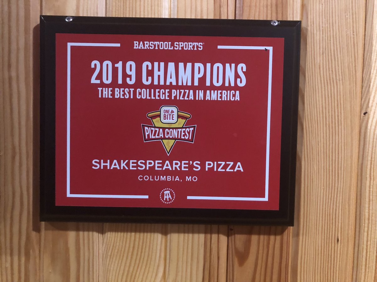 pulsecominc's tweet photo. Alright Como! We already own The Best College Pizza, now let’s go out there and get @harposcomo one of these for Best College Bar. Voting starts Thursday #SupportComo #ComoUnited https://t.co/1zuph8xo4l