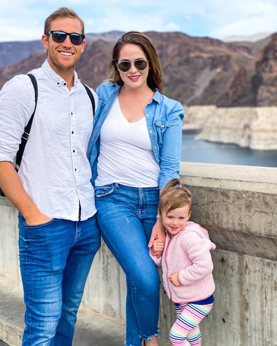 CaseySadler65's tweet photo. Off day adventures, all I have to say is dam 😉 I’m blessed. #hoverdam #dadjokes https://t.co/fdHxCGuE40