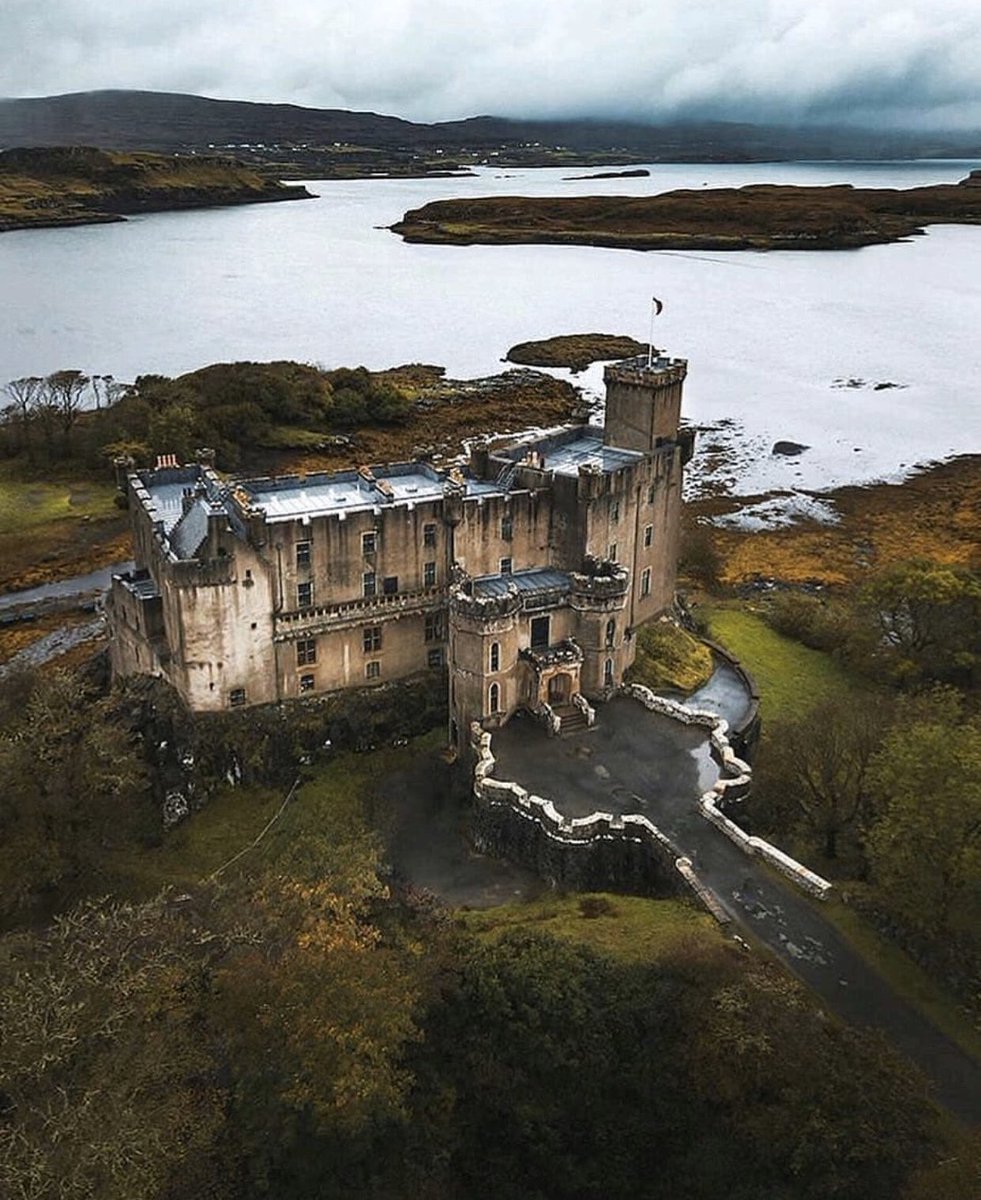Explore the wealth of history and clan legend at Dunvegan Castle by taking a castle guided tour or enjoy a self-guided tour at your own pace.⁣
⁣
🔸 <a href="/sagittarian/">Sagittarian</a>.ny 🔸⁣
⁣
#DunveganCastle #Altido #StayAltido #ALifeThatIDreamOf #EuropeanHoliday #BookDirect #VacationRental⁣