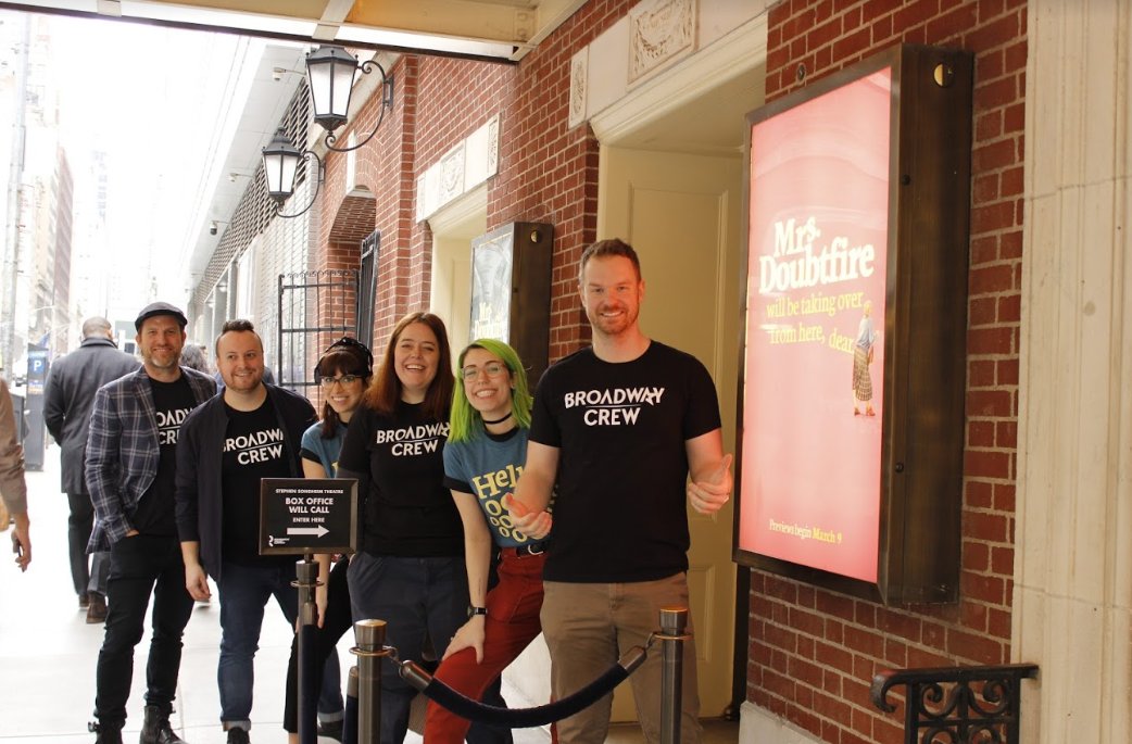 BwayCrew's tweet photo. It's the first night of previews for @DoubtfireBway and our crew is waiting in line! You should join us there poppets!

#RushLine #Poppets #Broadway #Preview https://t.co/Hc9HCs1W6f