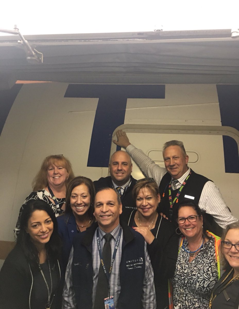 EllisTrac's tweet photo. We’re dreaming tonight in Orlando. Excited to welcome the 787 Dreamliner to MCO. Beautiful! #winningthelines ⁦@scarnes1978⁩ ⁦@Jsarmiento360⁩ ⁦@LouFarinaccio⁩ ⁦@Auggiie69⁩ https://t.co/4NcZckAAIv